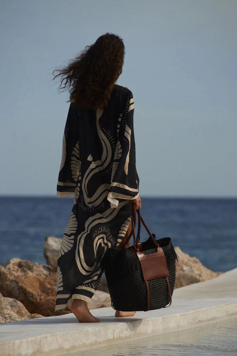 Telling Stories Beach Bag In Black-Cacao